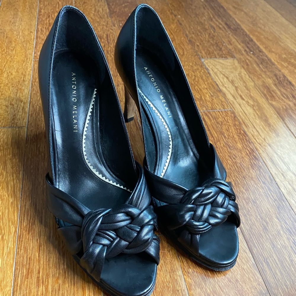 Antonio Melani black pump size 8.5